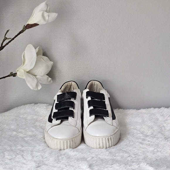 UGG Platform Sneakers - Picture 2 of 9